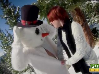 PUBLICHANDJOBS Brandi de Lafey kisses Frosty the Snowman While Stranded in the Mountains xxx movie vids