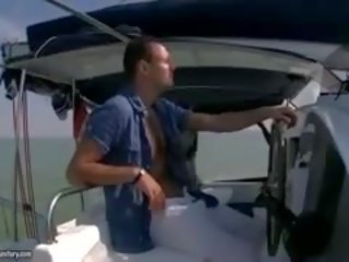 Très grand anal baise sur bateau