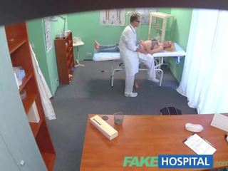 Fakehospital medici orale massaggio dà magrissima bionda suo primo orgasmo