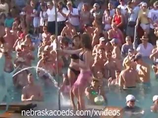 Marvellous σώμα διαγωνισμός στο πισίνα πάρτι key δύση