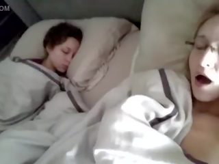 Enchanting groot boezem tiener vriendin risico masturberen volgende naar slapen sis op camera - fuckcam69.com