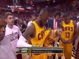 Lebron james accidentally vids klovaný pták na televize