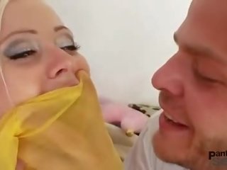 Blond bibi coquin collants sexe film droit par nylons