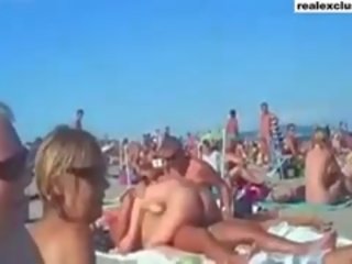 Công khai khỏa thân bãi biển người lung lay bẩn phim trong mùa hè 2015