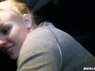 Sedusive Lola Taylor fucks at the backseat