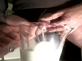 Mjölk inser i johnson och sperma