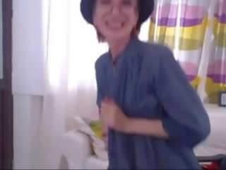 Vājas vecmāmiņa uz vebkāmera video viņai vāvere