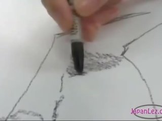 Mladý žena drawing učitelé kočička získávání ji jazyk olizovat v the třída