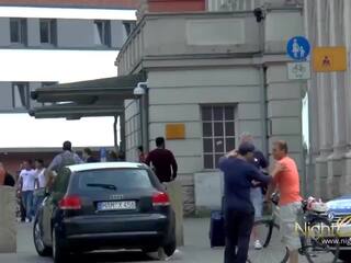 Star mladostnik zajebal mlada streetwalker in plača ji denar