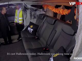 Inpulit în traffic - concupiscent politie femeie iasomie jae devastat de șofer pe haloween noapte