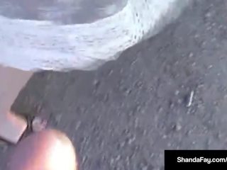 Canadien puma shanda fay obtient une charge sur son cul en voiture! cochon film vidéos