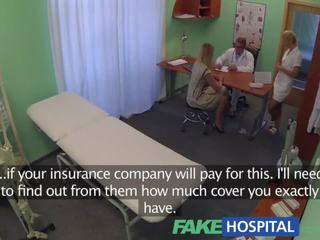 Fakehospital セラピスト accepts エロチック russians プッシー として 支払い