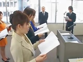 Jepang av model forced to suck