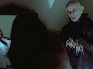 Nosferatu vampyyri bites neitsyt- tyttö, vapaa aikuinen video- f2