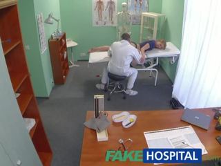 Fakehospital برئ شقراء يحصل على ال الأطباء تدليك قذر قصاصة مقاطع