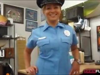 Veľký kozy polícia dôstojník dostane ju pička fucked podľa pešiak človek