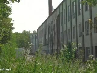 Jeny smith sin bragas en abandoned factory. real sedusive advanture