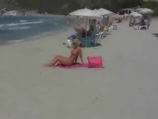 Blond whore fucked on the bech