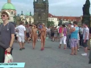 Galet leonelle och laura naken på offentlig gator