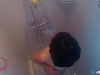 Belle-mère surprit masturbation en douche par caméra espion #homemade#amateur#orgasm