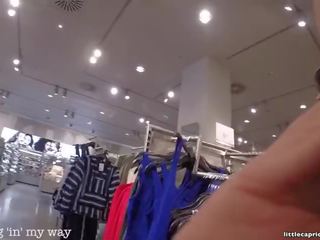 Publiek seks video- in shopping mall - weinig gril