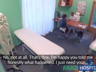 Fakehospital enticing австралійський турист з великий цицьки любить лікарі сперма в манда