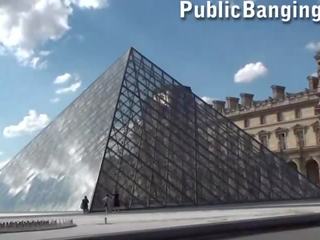 Louvre museum public grup Adult video in trei