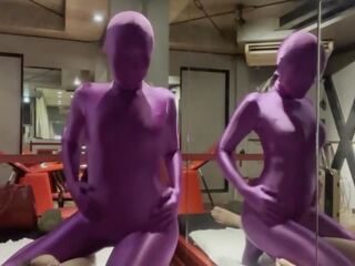 Mademoiselle in purple zentai gives him handhob to cum reged film klip