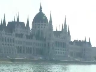 Jolie nana obtention baisée sur bateau