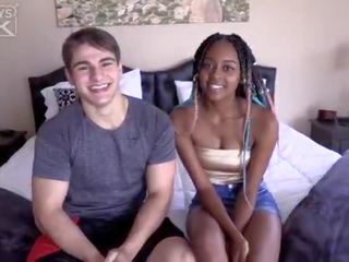 Increíble smashing couple&excl; 18yo viejo adolescentes tener caliente interracial sex&excl;&excl;