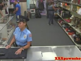 Reāls pawnshop sekss video ar bigass policists uz uniforma