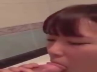 Jepang gadis memberikan lambat bj di itu bak mandi: gratis porno de