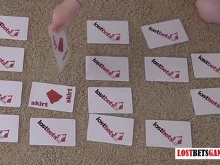 Iki kızlar oynamak bir temizlik irklararası grup seks arasında match the kartları