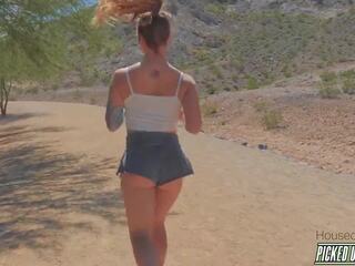 কামাসক্ত jogger femme fatale sonny mckinley অবচিত উপর এবং হার্ডকোর: twerking পাছা নোংরা ক্লিপ