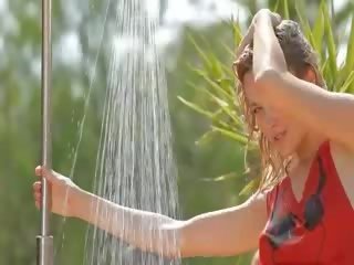 עָדִין בחוץ splash ו - ייחודי גוף