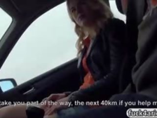 Ruský dospívající dává hlava a v prdeli těžký na the cars zadní sedadlo